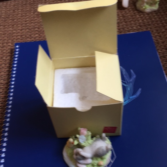 NWOT Vintage 1990s Russ handpainted bunny figurine - Picture 3 of 4